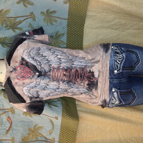 Medium Sinful by Affliction shirt - Picture 3 of 8